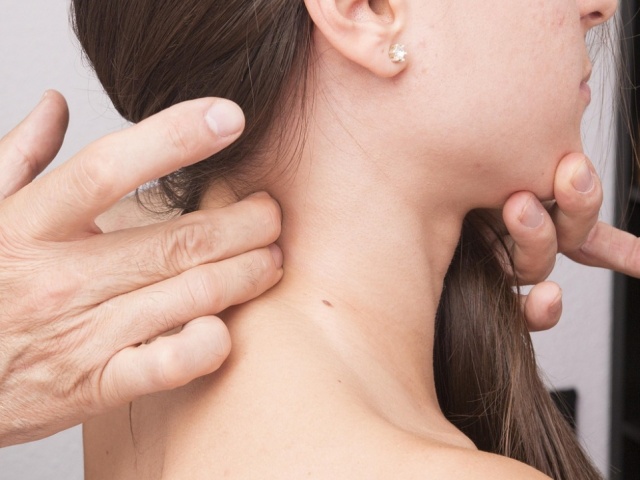 Drug-Free Pain Management: The Role of Custom Pillows in Neck Pain Relief